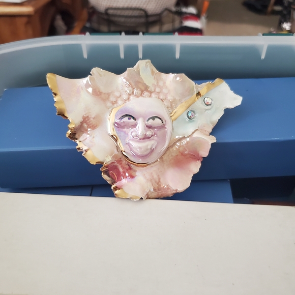 Colorful Decoupage Pin - Picture 4 of 6